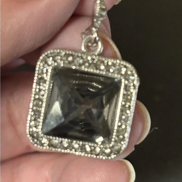 Elegant Silver Square Earrings - Picture 7 of 8